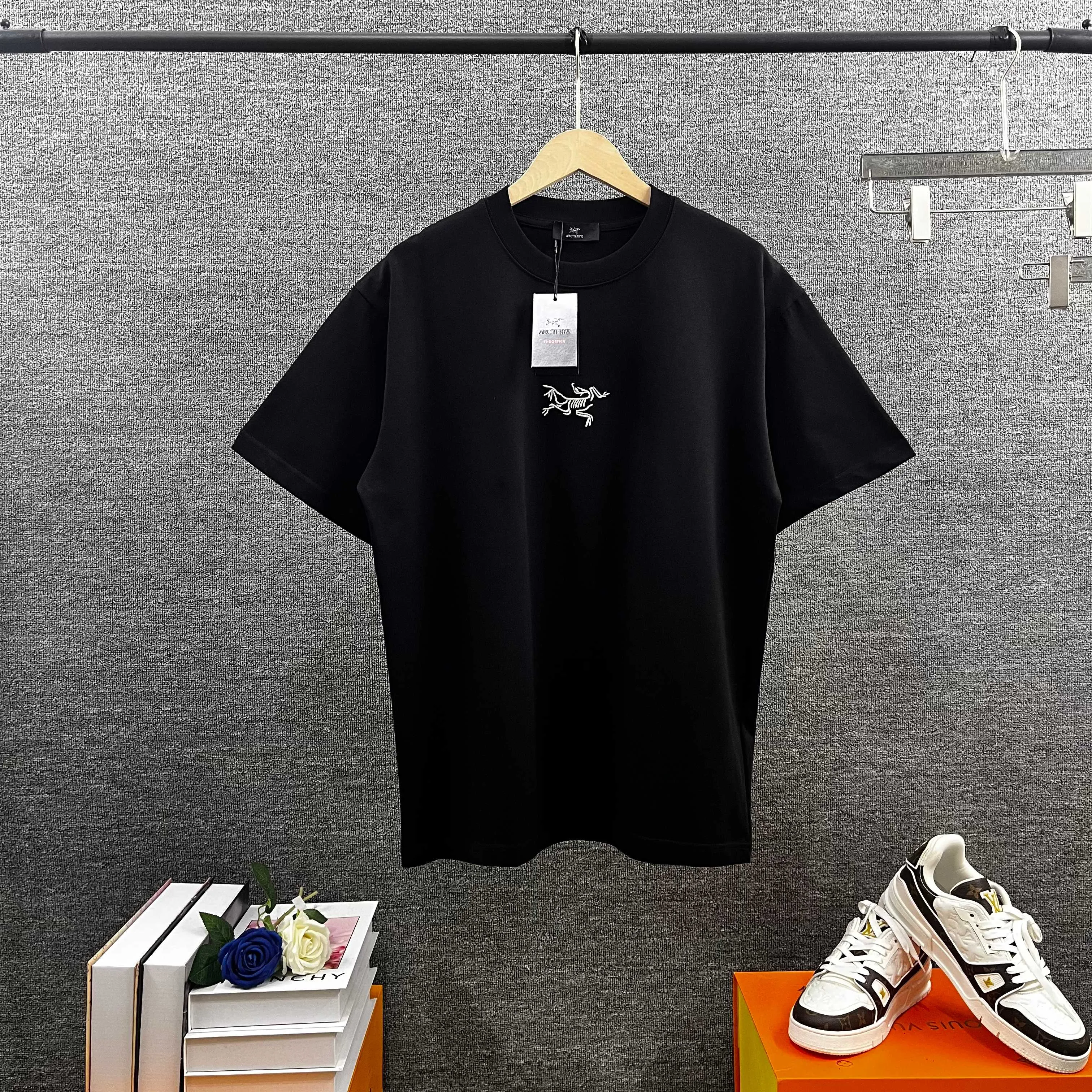 AR*C'TE*RYX* * 2026 New Arrival Classic logo T Same Style ：Black White Red Size： S （90-130 ） M （120-150 ） L （140-165 ） XL （160-180 ） XXL （180 ）
